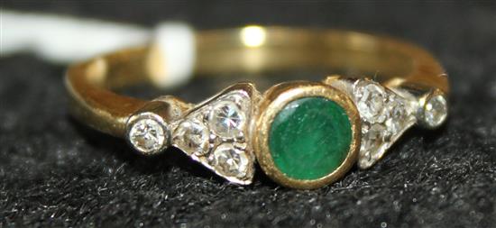 18ct diamond & emerald dress ring